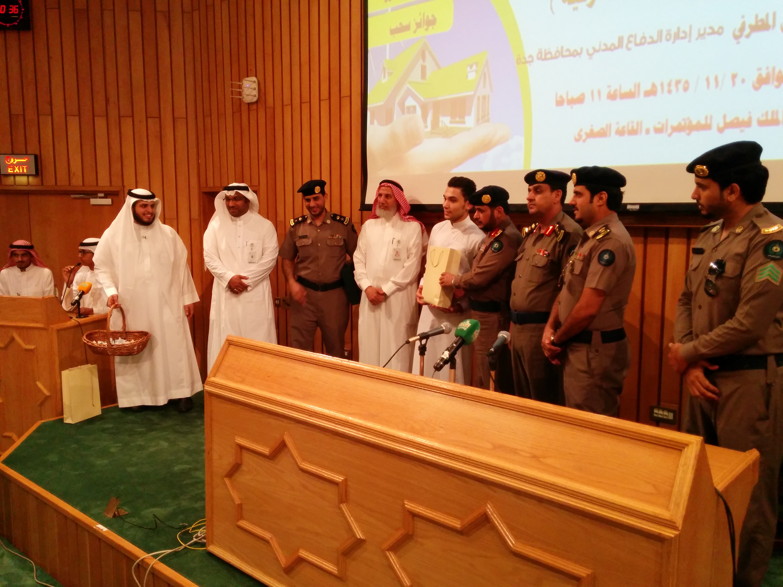 (1435-11) محاضرة السلامة المنزلية والتي قدمها العميد/ سالم المطرفي، مدير إدارة الدفاع المدني بمحافظة جدة